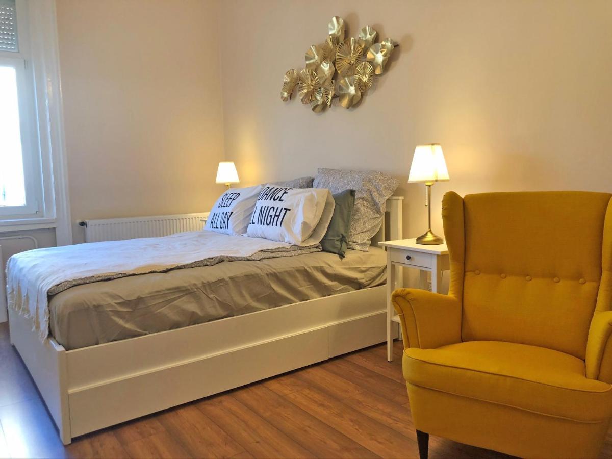 Modern Comfort In Historical Budapest Exterior photo