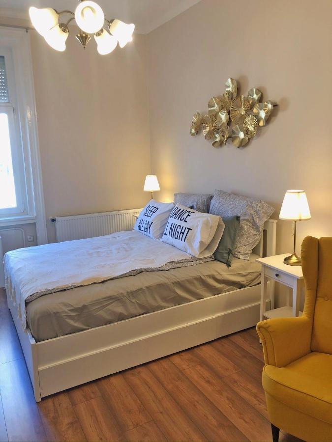 Modern Comfort In Historical Budapest Exterior photo